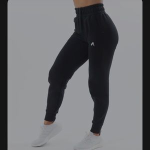 Alphalete cuffed women’s joggers